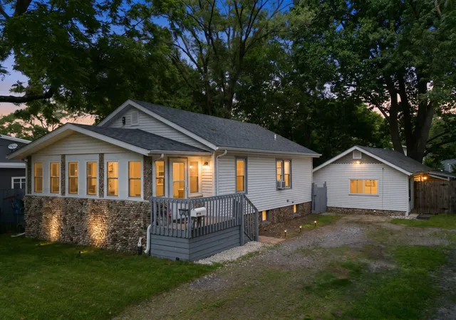 Photo 2 of Single family home for sale at 27 S Smith St, New Buffalo, MI 49117 | MLS# 69026036914 | Listing updated on 2026-09-01