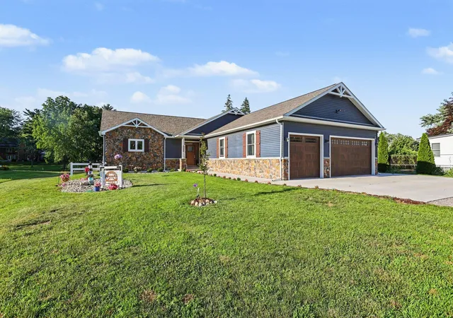 2nd image of 3365 Old Kawkawlin Rd, Bay City, MI 48706 | MLS# 5050215352