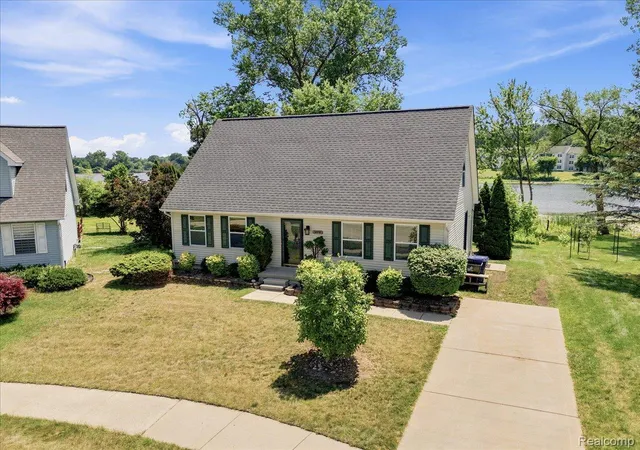 2nd image of 879 Barren Oaks Dr, Pontiac, MI 48341 | MLS# 20261055474
