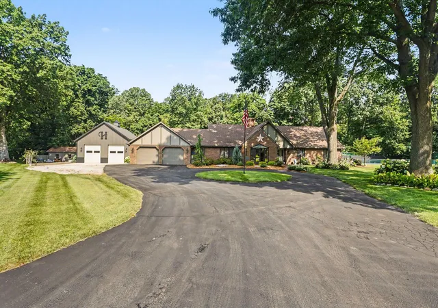 Photo 1 of Single family home for sale at 1555 Cardinal Dr, Saint Joseph, MI 49085 | MLS# 69026036924 | Listing updated on 2026-08-22
