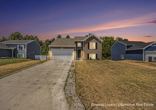 Photo 2 of Single family home for sale at 4061 Tributary Dr, Holland, MI 49424 | MLS# 71026036926 | Listing updated on 2026-07-31