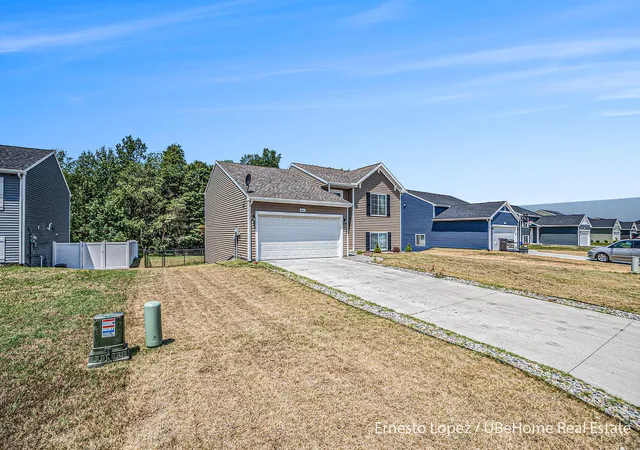 Photo 3 of Single family home for sale at 4061 Tributary Dr, Holland, MI 49424 | MLS# 71026036926 | Listing updated on 2026-07-31
