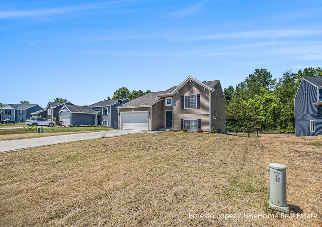 Photo 3 of Single family home for sale at 4061 Tributary Dr, Holland, MI 49424 | MLS# 71026036926 | Listing updated on 2026-07-31
