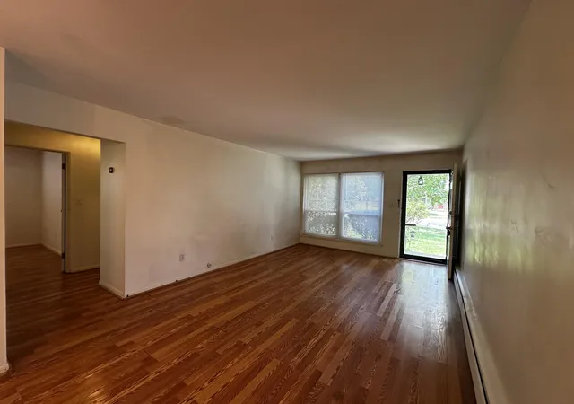 Listing Photo 3 - Condo for sale in building located at 3213 Benjamin Ave, Royal Oak, MI 48073 - Unit #3