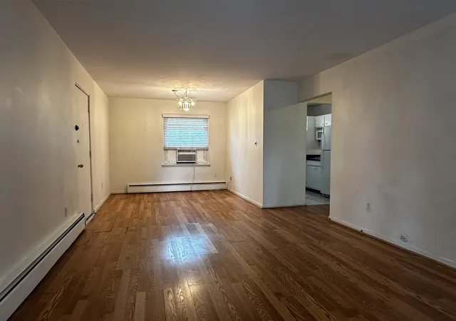 Listing Photo 4 - Condo for sale in building located at 3213 Benjamin Ave, Royal Oak, MI 48073 - Unit #3