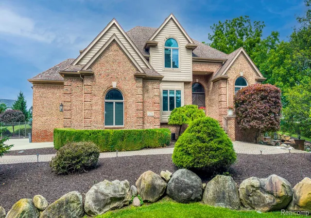 Photo 1 of Single family home for sale at 3276 Kern Rd, Lake Orion, MI 48360 | MLS# 20261055498 | Listing updated on 2026-08-24