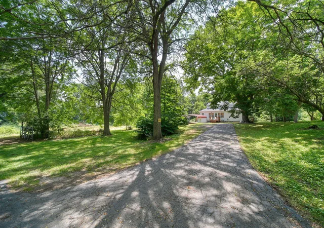 Photo 2 of Single family home for sale at 1533 E Munger Rd, Tecumseh, MI 49286 | MLS# 81026036945 | Listing updated on 2026-08-26