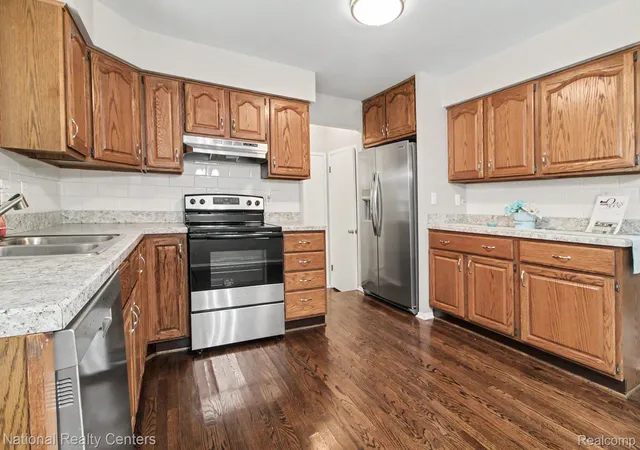 Photo 3 of Single family home for sale at 35977 Dover St, Livonia, MI 48150 | MLS# 20261055513 | Listing updated on 2026-08-22