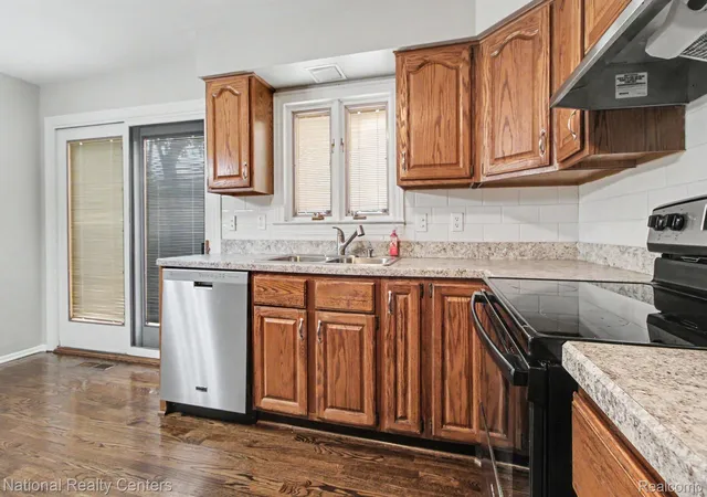 Photo 4 of Single family home for sale at 35977 Dover St, Livonia, MI 48150 | MLS# 20261055513 | Listing updated on 2026-08-22