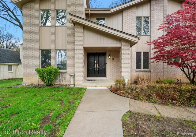 Photo 2 of Single family home for sale at 6019 Glen Eagles Dr, West Bloomfield, MI 48323 | MLS# 20261055514 | Listing updated on 2026-07-19