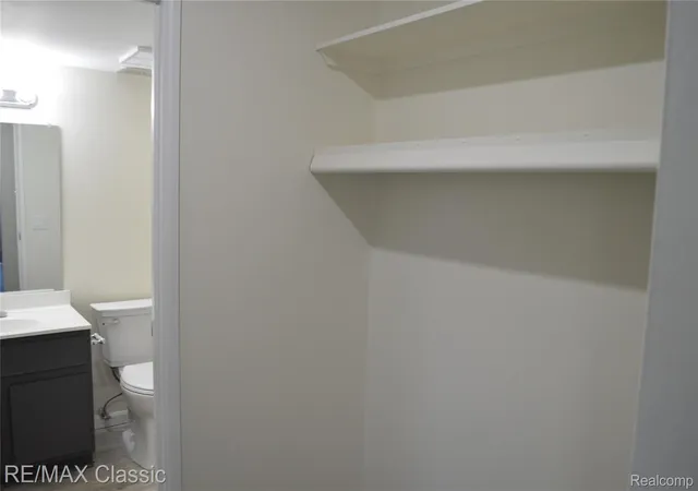 Listing Photo 4 - Condo for sale in building located at 2142 Pauline Blvd, Ann Arbor, MI 48103