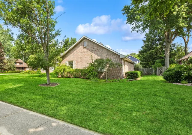 Photo 3 of Single family home for sale at 1461 Silverbrook Ln, Saint Joseph, MI 49085 | MLS# 69026036965 | Listing updated on 2026-09-15