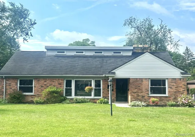 Photo 1 of Sale Pending at 619 Lexington Blvd, Royal Oak, MI 48073 | MLS# 20261055521 | Listing updated on 2026-09-15