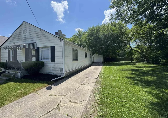 Photo 2 of Single family home for sale at 4042 Webber St, Saginaw, MI 48601 | MLS# 61050215372 | Listing updated on 2026-08-26