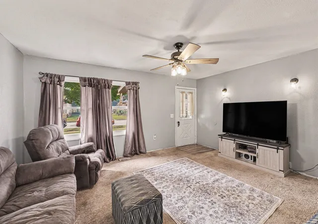 5th image of 326 E Adams St, Ionia, MI 48846 | MLS# 65026036977