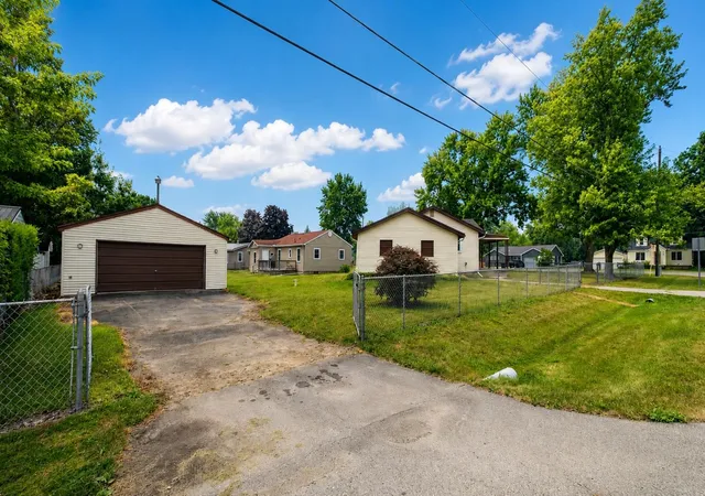 4th image of 4126 N Belsay Rd, Flint, MI 48506 | MLS# 5050215381