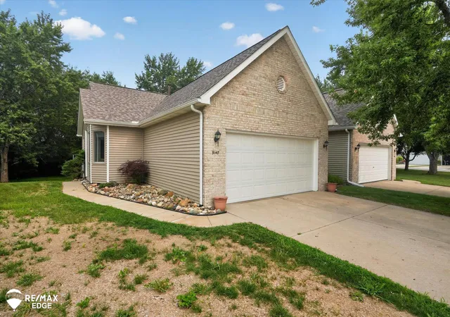 Listing Photo 2 - Condo for sale in building located at 9147 Emily Dr, Davison, MI 48423