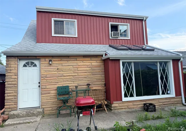 Photo 1 of Single family home for sale at 2620 Zinow St, Hamtramck, MI 48212 | MLS# 20261055565 | Listing updated on 2026-07-27