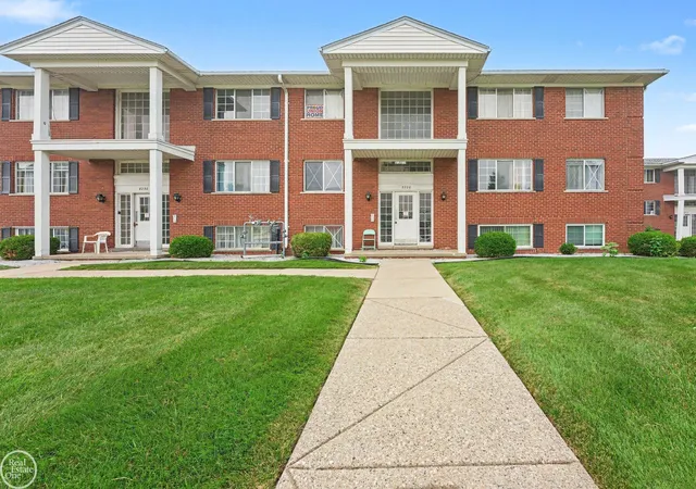1st image of 8220 Crestview Dr, Sterling Heights, MI 48312 | MLS# 58050215395