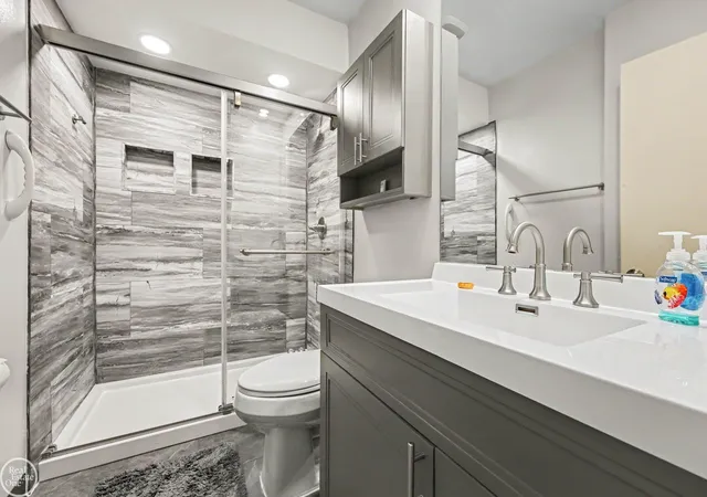 4th image of 8220 Crestview Dr, Sterling Heights, MI 48312
