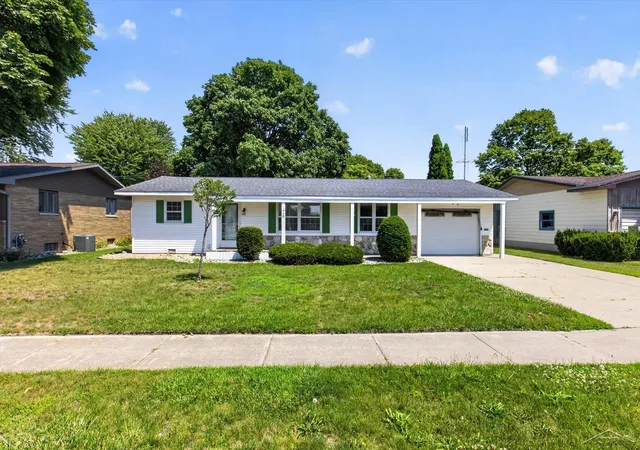 2nd image of 445 Henry St, Sebewaing, MI 48759 | MLS# 61050215396