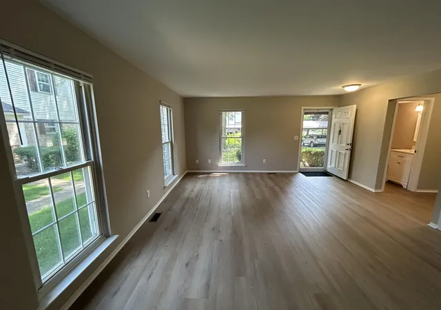Listing Photo 4 - Condo for sale in building located at 3288 Alpine Dr, Ann Arbor, MI 48108