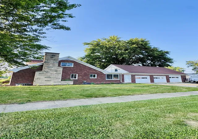 Photo 3 of Single family home for sale at 352 S 29th Street, Saginaw, MI 48601 | MLS# 61050215400 | Listing updated on 2026-08-23