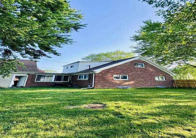 Photo 3 of Single family home for sale at 352 S 29th Street, Saginaw, MI 48601 | MLS# 61050215400 | Listing updated on 2026-08-23