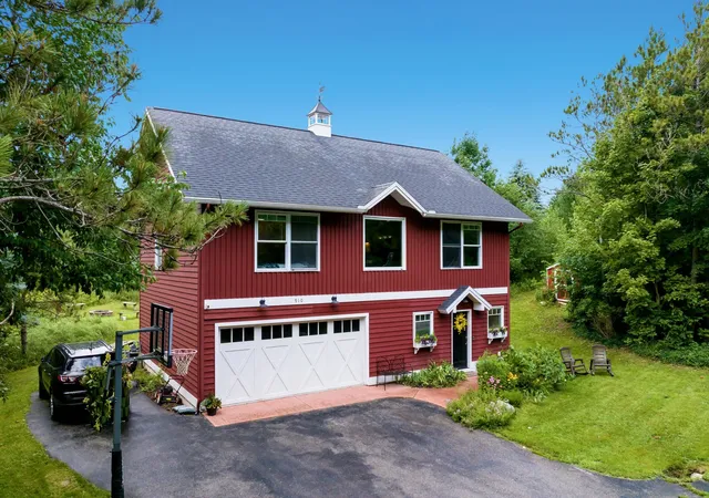 Photo 3 of Single family home for sale at 910 Rusch View Ridge, Traverse City, MI 49696 | MLS# 78080071232 | Listing updated on 2026-09-17