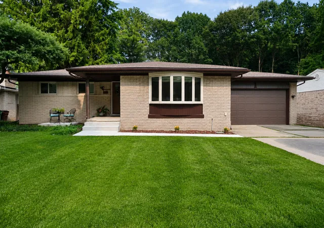 2nd image of 53284 Wolf Dr, Shelby Township, MI 48316 | MLS# 81026037029
