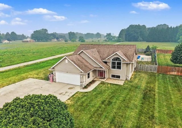 2nd image of 623 W 44th St, Fremont, MI 49412 | MLS# 65026037033