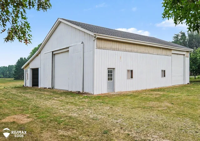 2nd image of 8331 E Coldwater Rd, Davison, MI 48423 | MLS# 5050215405