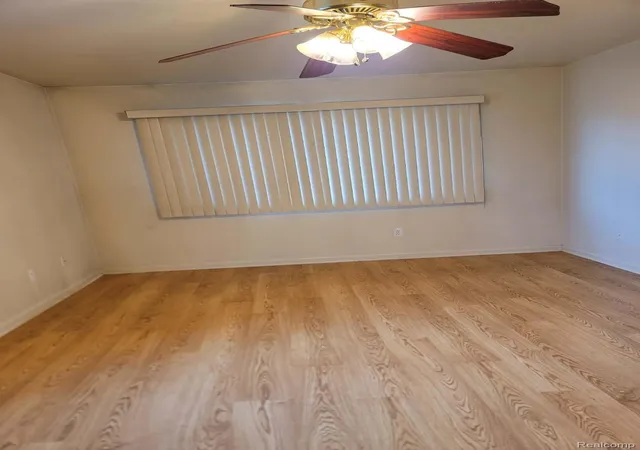 Listing Photo 2 - Condo for sale in building located at 25307 Shiawassee Cir, Southfield, MI 48033 - Unit #202