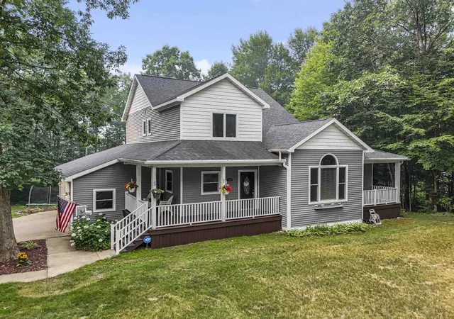 Photo 3 of Single family home for sale at 160 Hunters Ridge, Cadillac, MI 49601 | MLS# 78080071238 | Listing updated on 2026-09-17