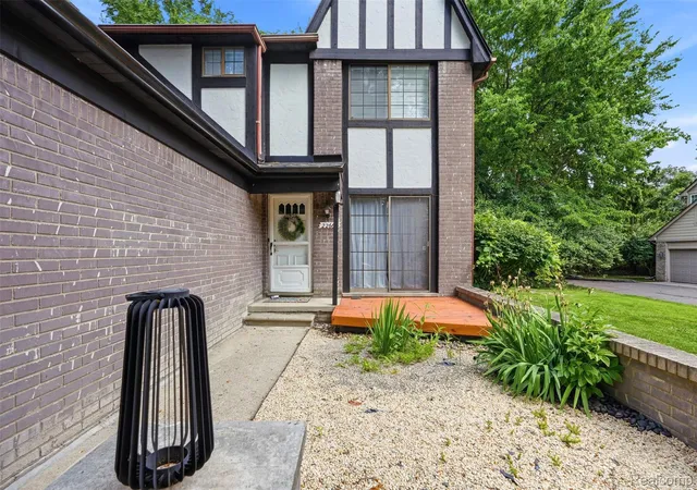 Photo 3 of Condo for sale at 22664 W 11 Mile Rd, Southfield, MI 48034 | MLS# 20261055619 | Listing updated on 2026-07-26