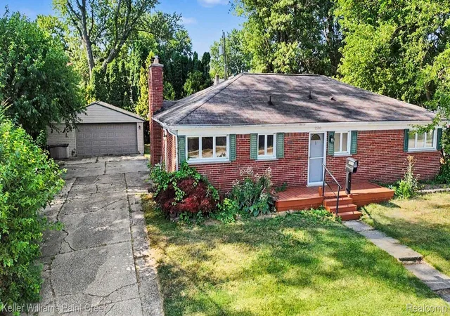 Photo 1 of Single family home for sale at 2500 E Hudson Ave, Royal Oak, MI 48067 | MLS# 20261055625 | Listing updated on 2026-09-16