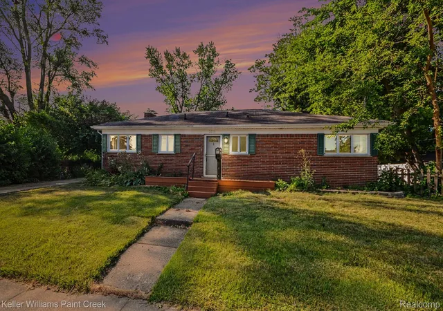 Photo 3 of Single family home for sale at 2500 E Hudson Ave, Royal Oak, MI 48067 | MLS# 20261055625 | Listing updated on 2026-09-16