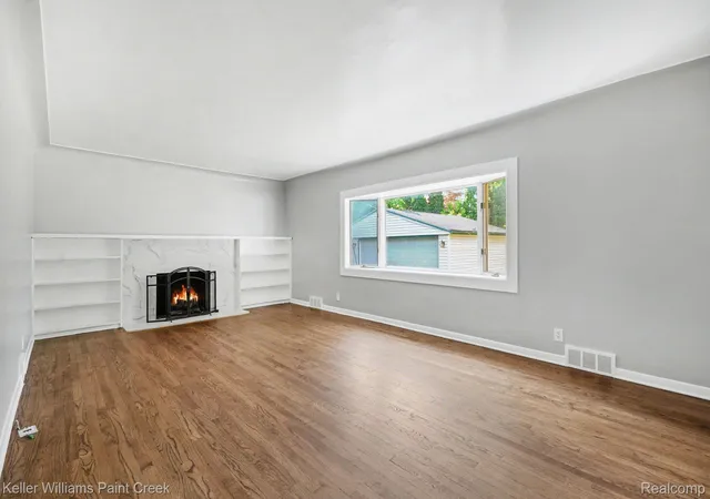 Photo 4 of Single family home for sale at 2500 E Hudson Ave, Royal Oak, MI 48067 | MLS# 20261055625 | Listing updated on 2026-09-16