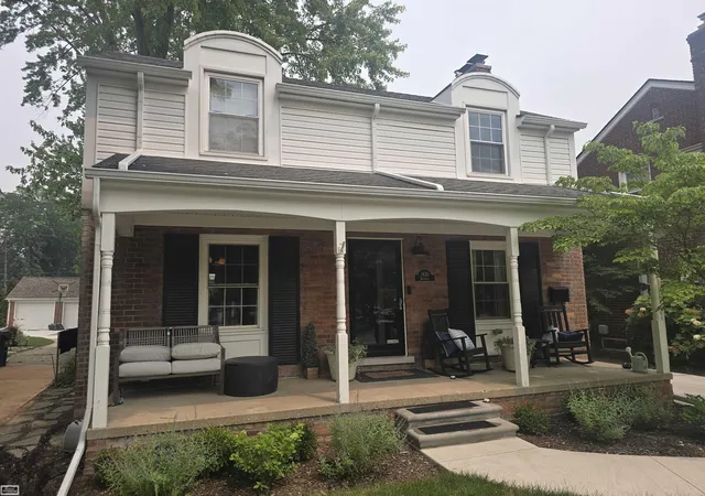 3rd image of 1830 Kenmore Dr, Grosse Pointe Woods, MI 48236 | MLS# 58050215415