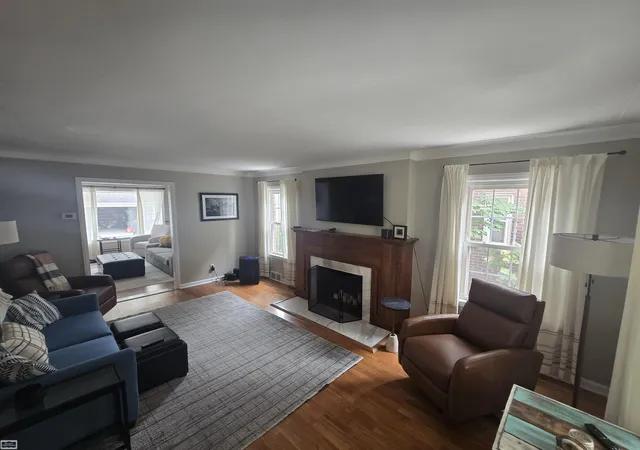 5th image of 1830 Kenmore Dr, Grosse Pointe Woods, MI 48236 | MLS# 58050215415