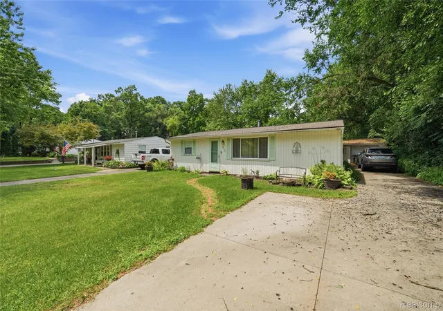 1st image of 918 Pine Tree Rd, Lake Orion, MI 48362 | MLS# 20261055642