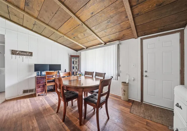 4th image of 918 Pine Tree Rd, Lake Orion, MI 48362 | MLS# 20261055642
