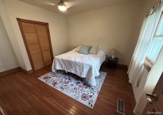 Photo 3 of Single family home for sale at 543 W Middle St, Chelsea, MI 48118 | MLS# 20261055646 | Listing updated on 2026-10-09