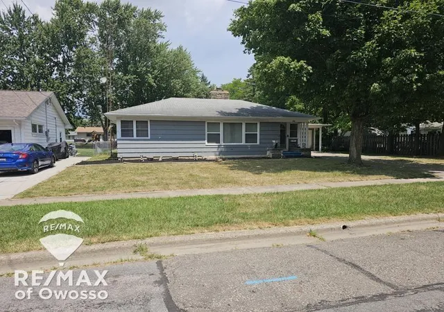 Photo 2 of Single family home for sale at 519 Moore St, Owosso, MI 48867 | MLS# 60050215423 | Listing updated on 2026-08-24