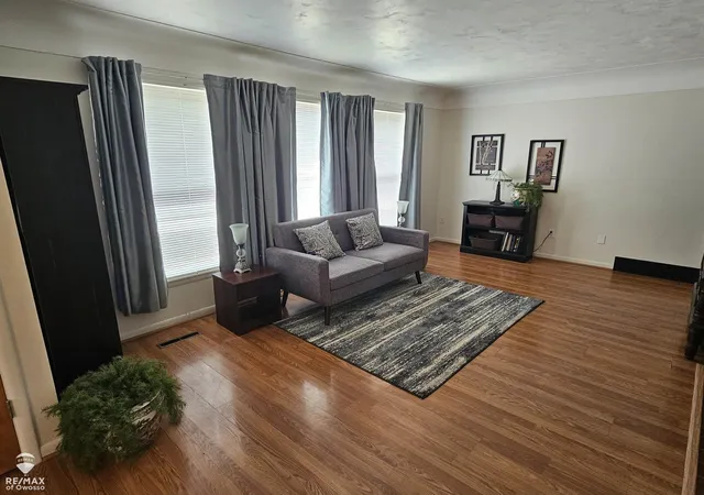 Photo 3 of Single family home for sale at 519 Moore St, Owosso, MI 48867 | MLS# 60050215423 | Listing updated on 2026-08-24