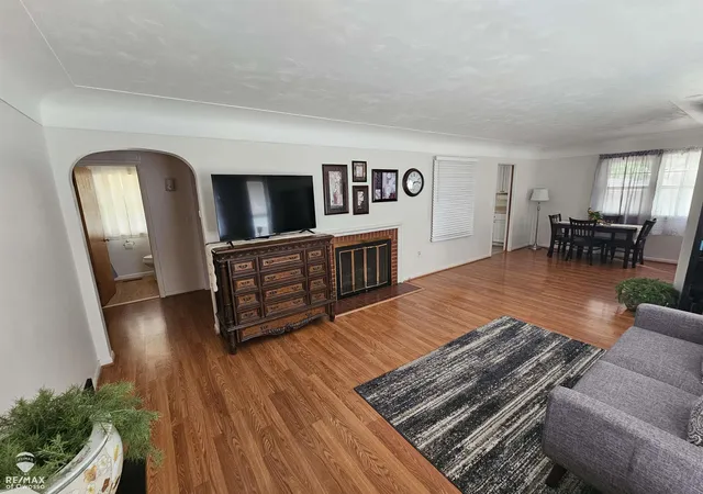 Photo 4 of Single family home for sale at 519 Moore St, Owosso, MI 48867 | MLS# 60050215423 | Listing updated on 2026-08-24