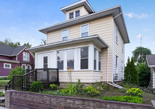 Photo 3 of Single family home for sale at 406 Garfield St, Jackson, MI 49203 | MLS# 81026037067 | Listing updated on 2026-09-13