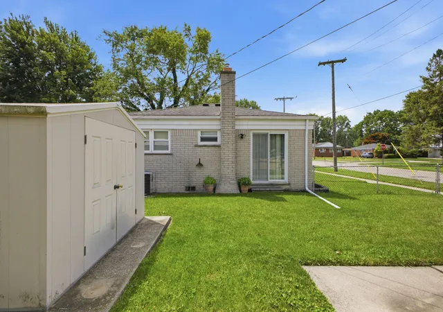 Photo 4 of Single family home for sale at 25248 Hass St, Dearborn Heights, MI 48127 | MLS# 81026037078 | Listing updated on 2026-09-02