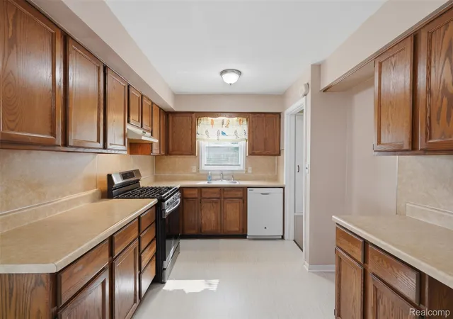 4th image of 32600 W Chicago St, Livonia, MI 48150 | MLS# 20261055662
