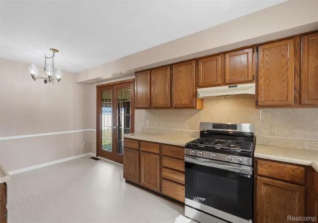 5th image of 32600 W Chicago St, Livonia, MI 48150 | MLS# 20261055662